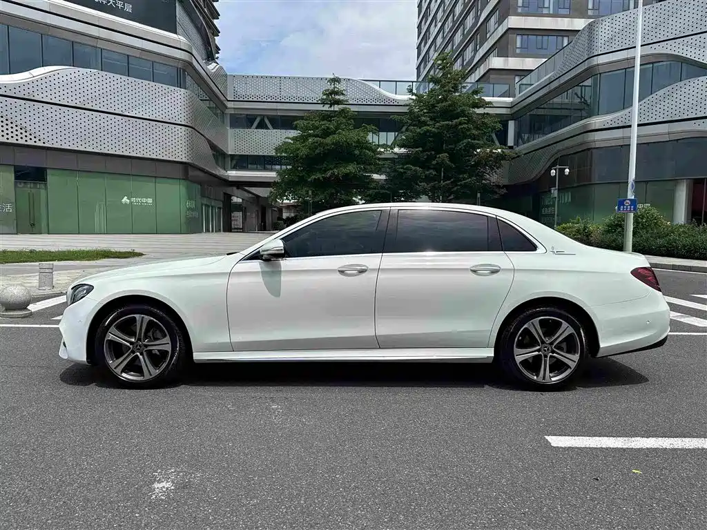 Mercedes-Benz E-Class — миниатюра 10