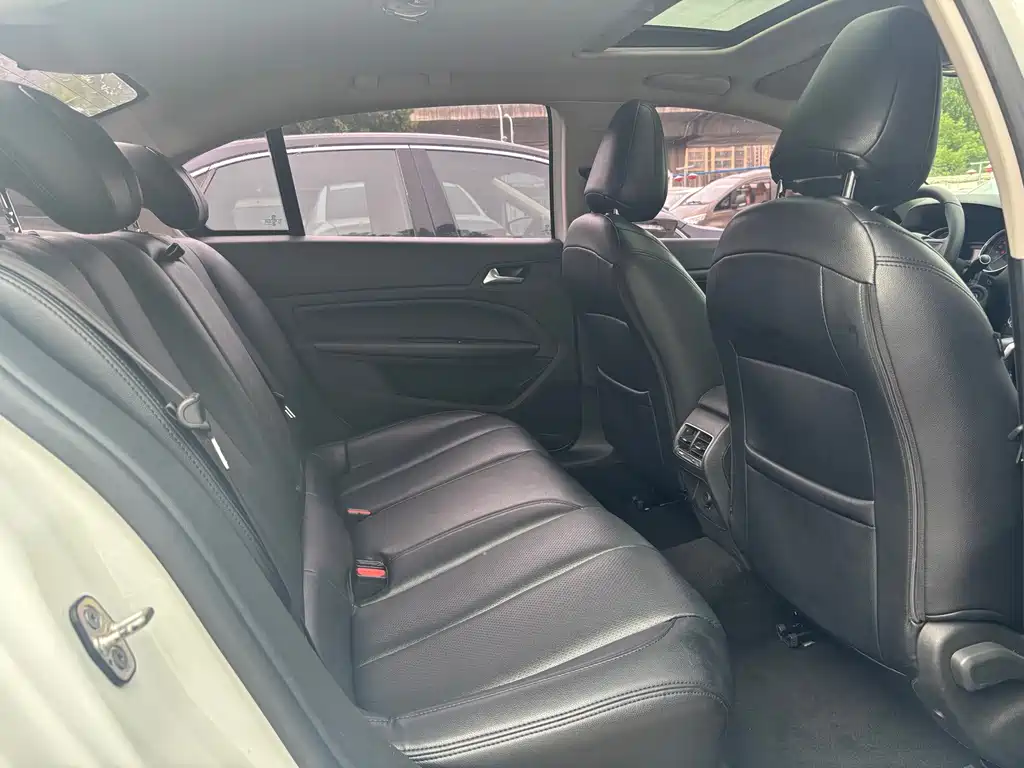 Peugeot 408 — миниатюра 10