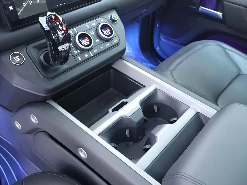 Land Rover Defender — миниатюра 12