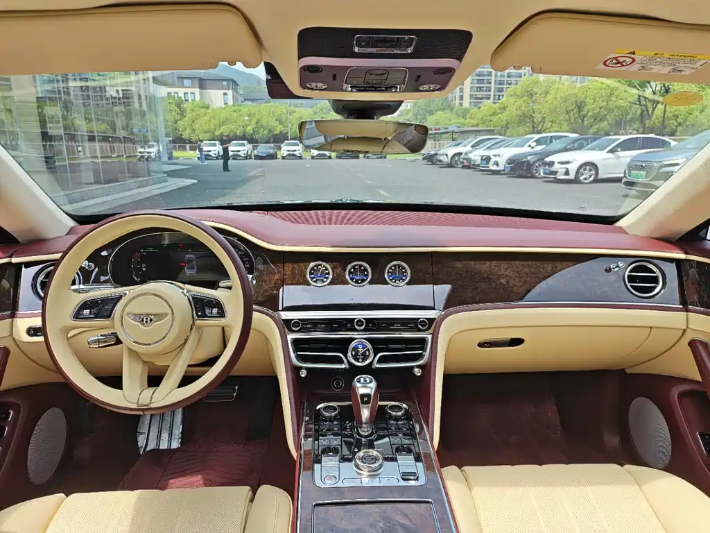 Bentley Flying Spur PHEV — миниатюра 10