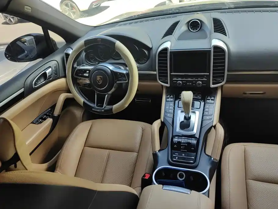 Porsche Cayenne — миниатюра 13