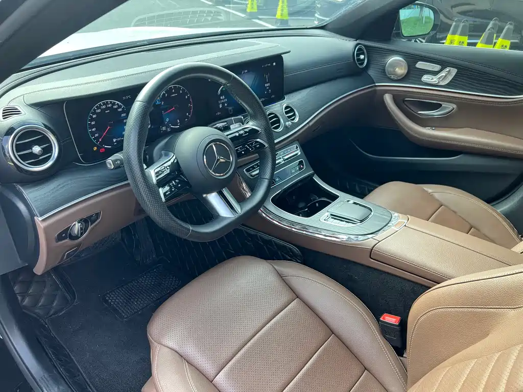Mercedes-Benz E-Class — миниатюра 5