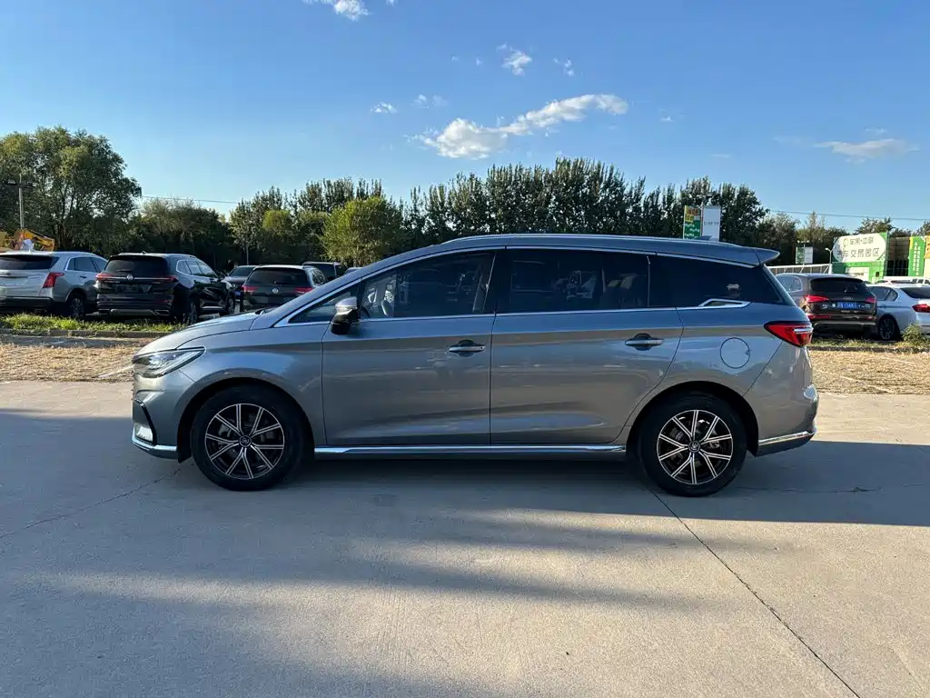BYD MAX New Energy — миниатюра 7