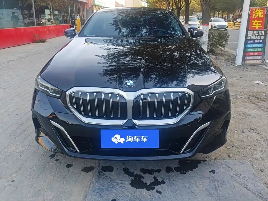 BMW 5 Series — миниатюра 2