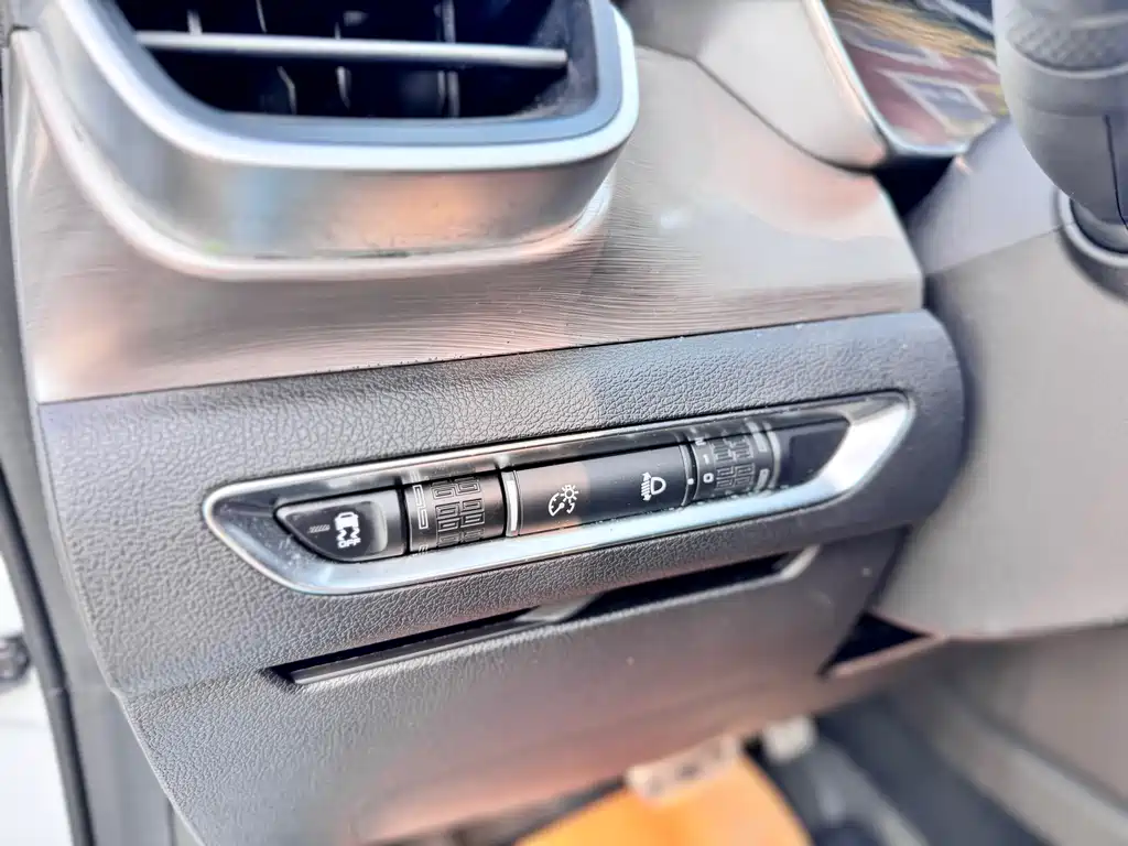 Geely Binyue — миниатюра 13