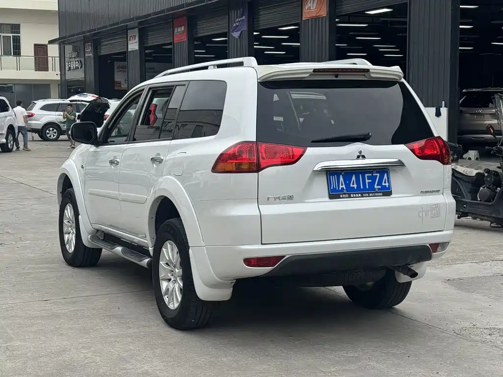 Mitsubishi Pajero Sport — миниатюра 5