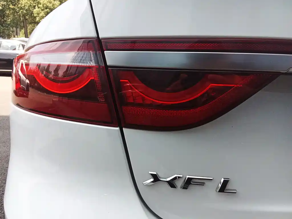Jaguar XFL — миниатюра 18