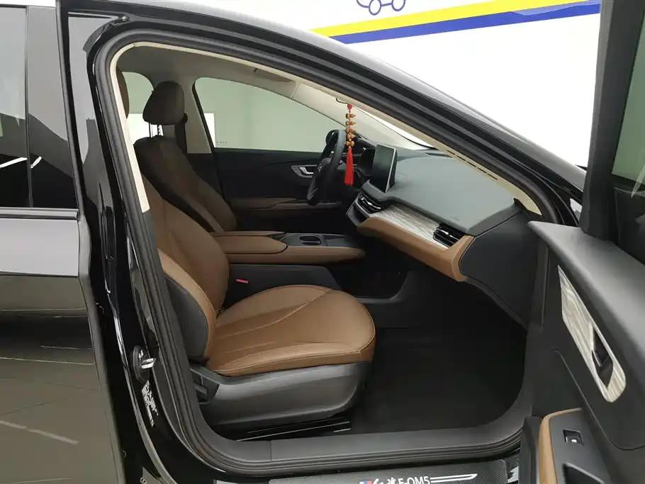 Hongqi E-QM5 2025 500km