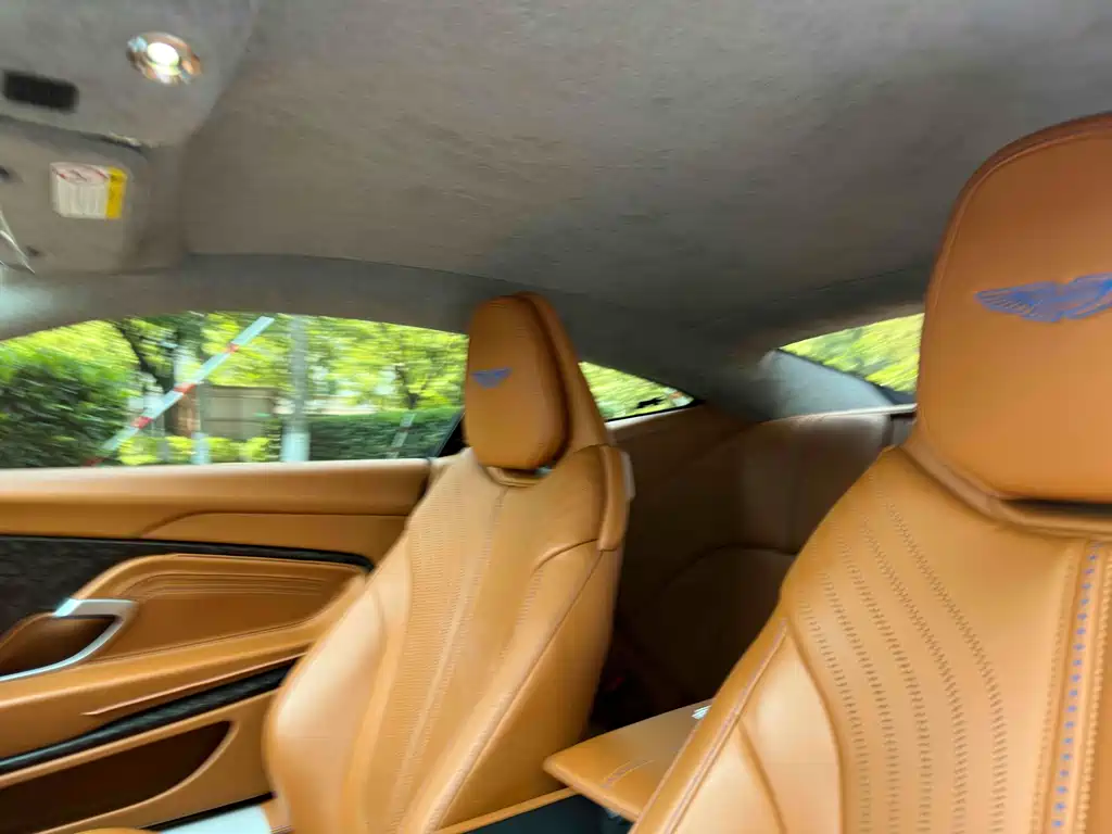 Aston Martin DB11 — миниатюра 24