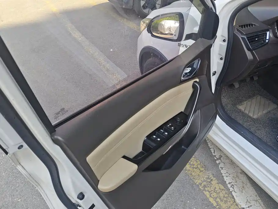Baojun 310W — миниатюра 7