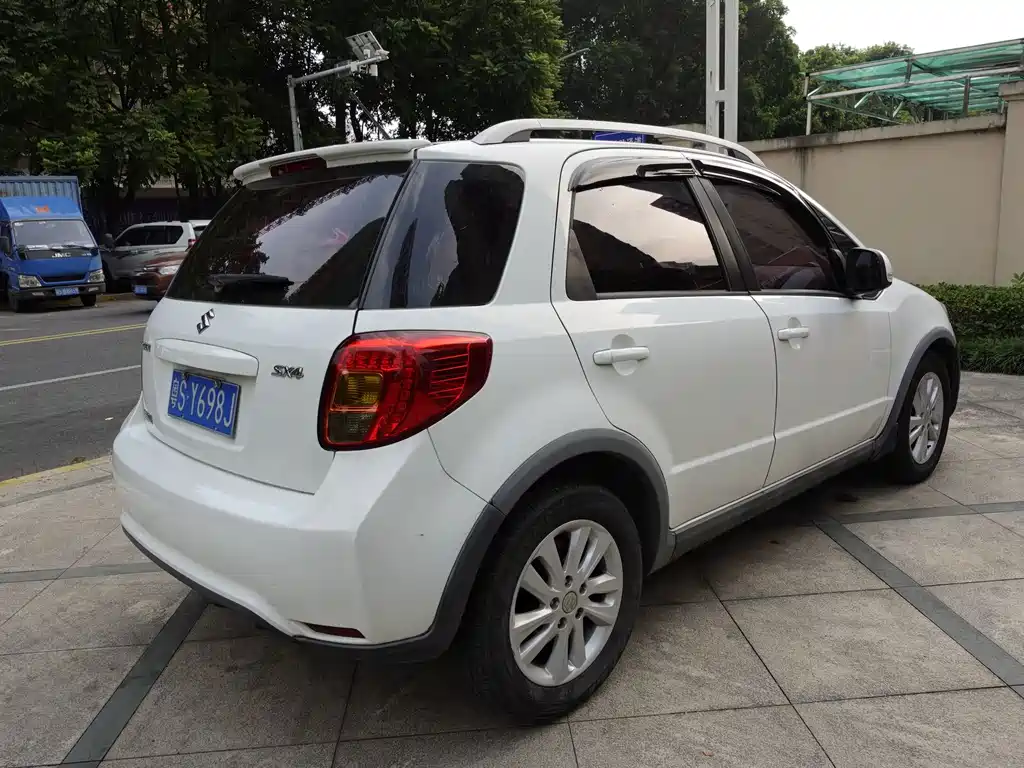 Suzuki SX4 — миниатюра 6