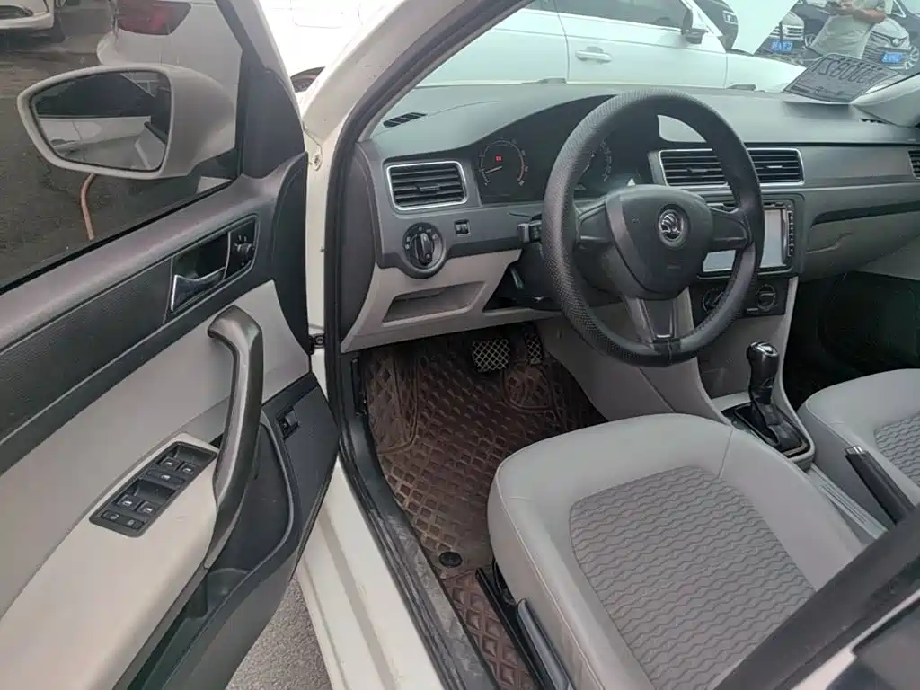 Skoda Rapid — миниатюра 16