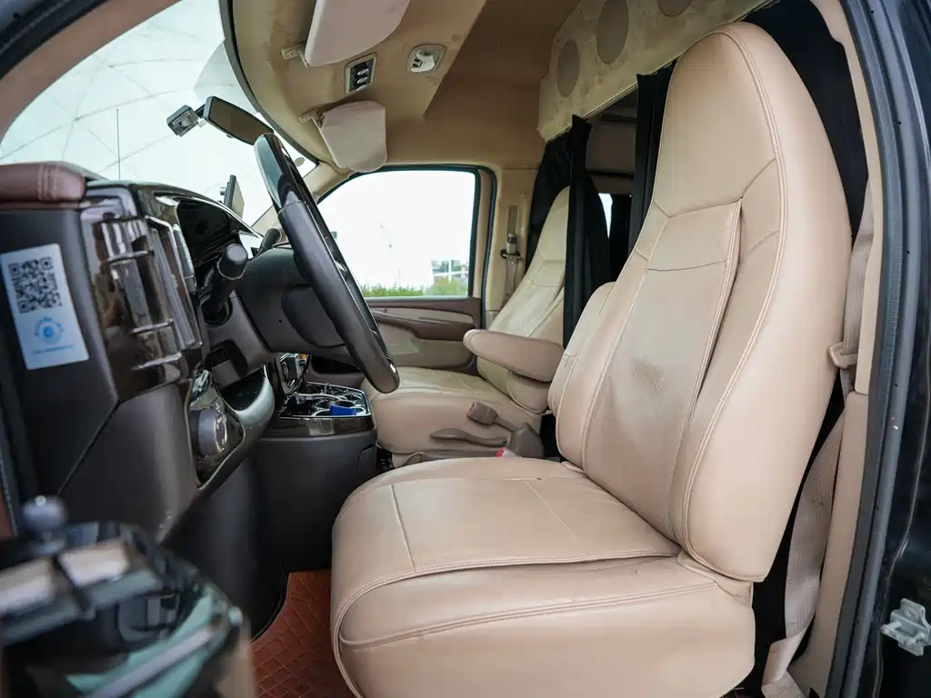 GMC Savana — миниатюра 4