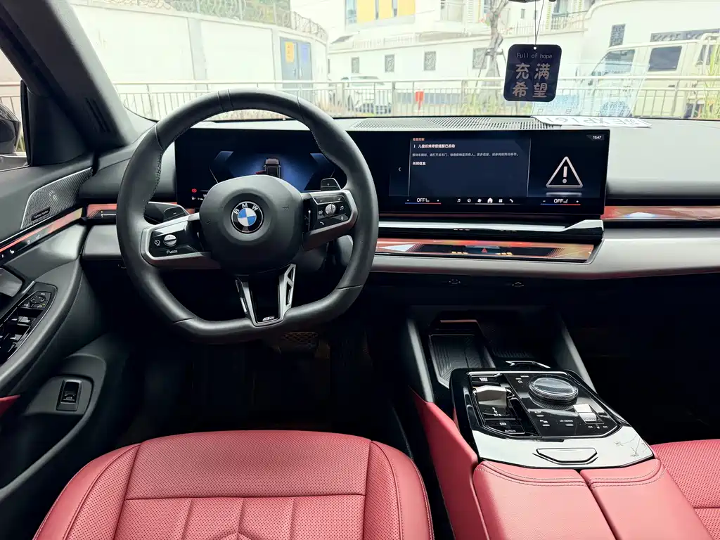BMW 5 Series — миниатюра 7