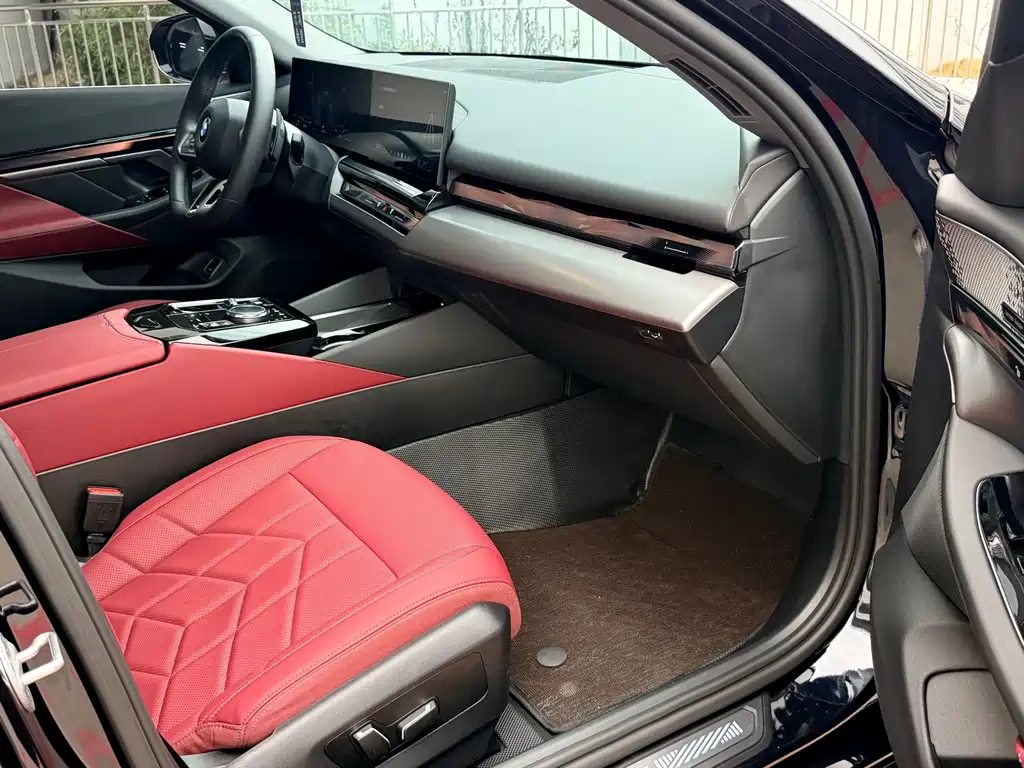 BMW 5 Series — миниатюра 11