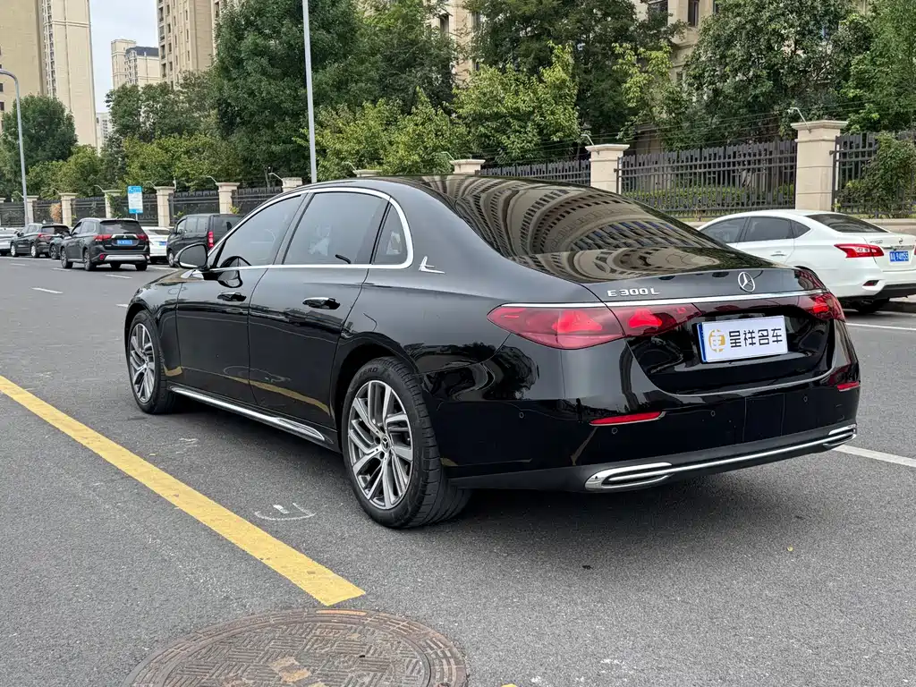 Mercedes-Benz E-Class — миниатюра 15
