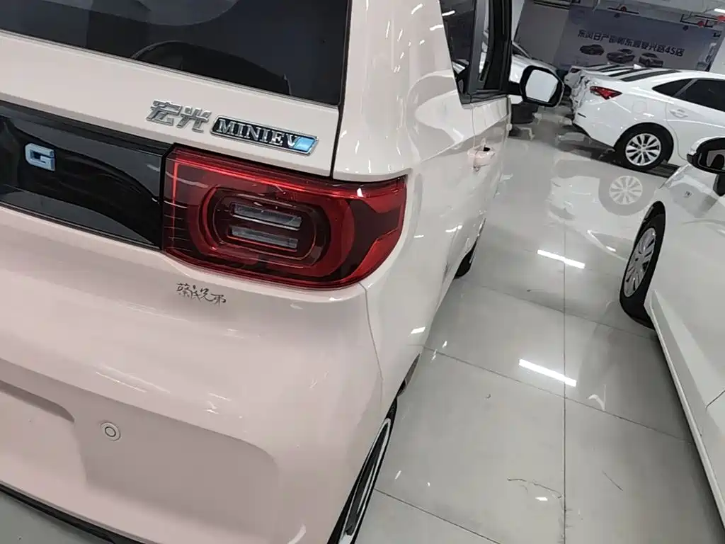 Wuling MINIEV — миниатюра 8