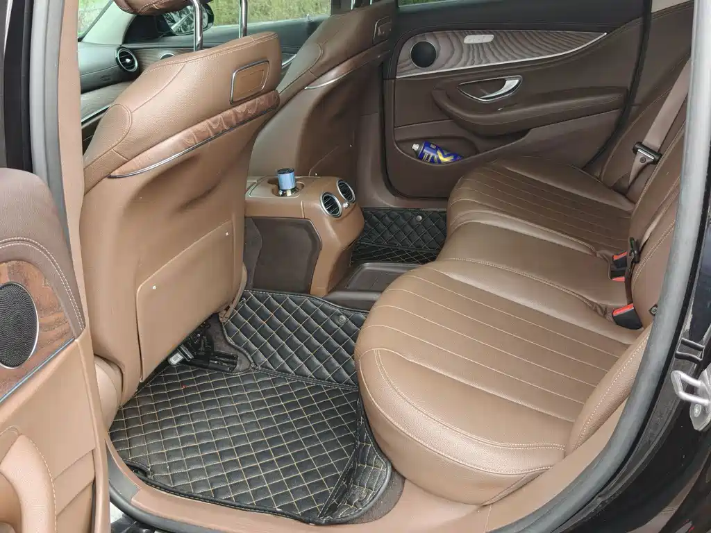 Mercedes-Benz E-Class — миниатюра 9
