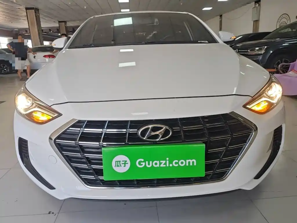 Hyundai Elantra — миниатюра 3