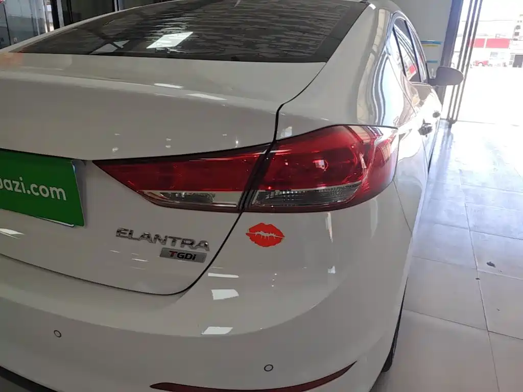 Hyundai Elantra — миниатюра 8