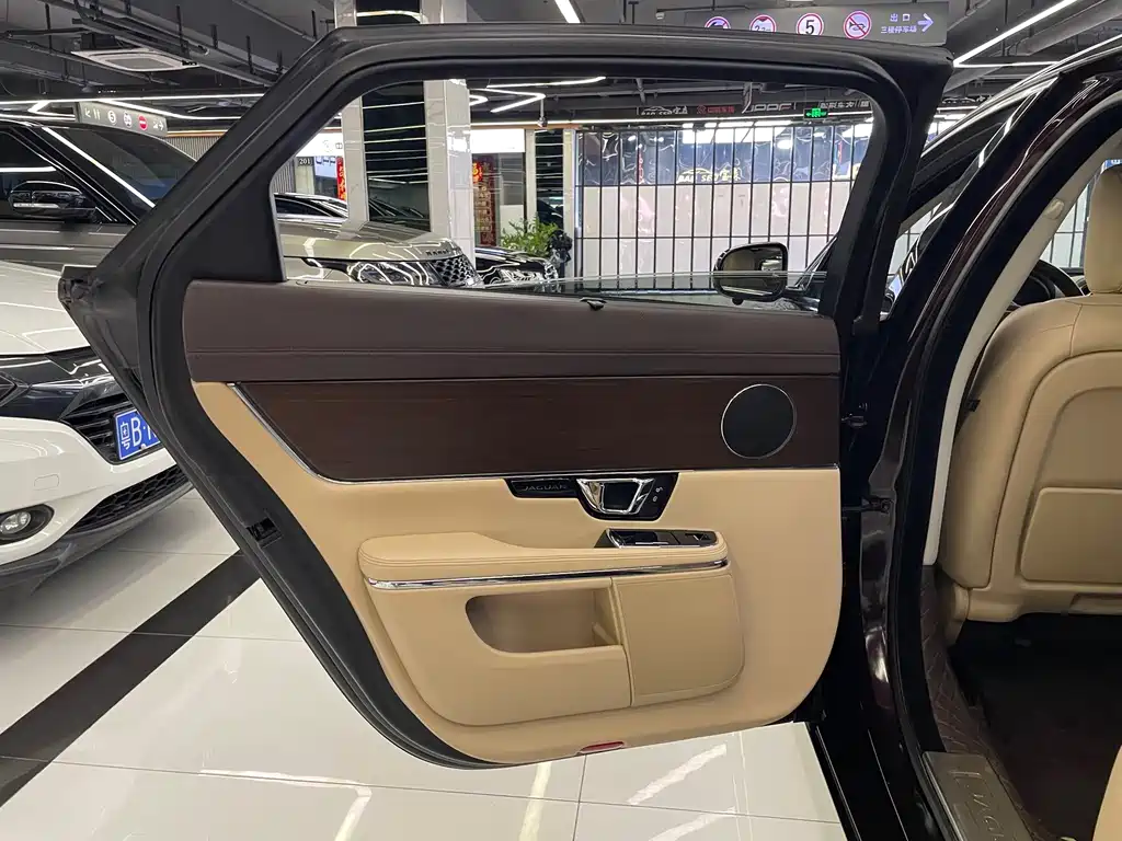 Jaguar XJ — миниатюра 39