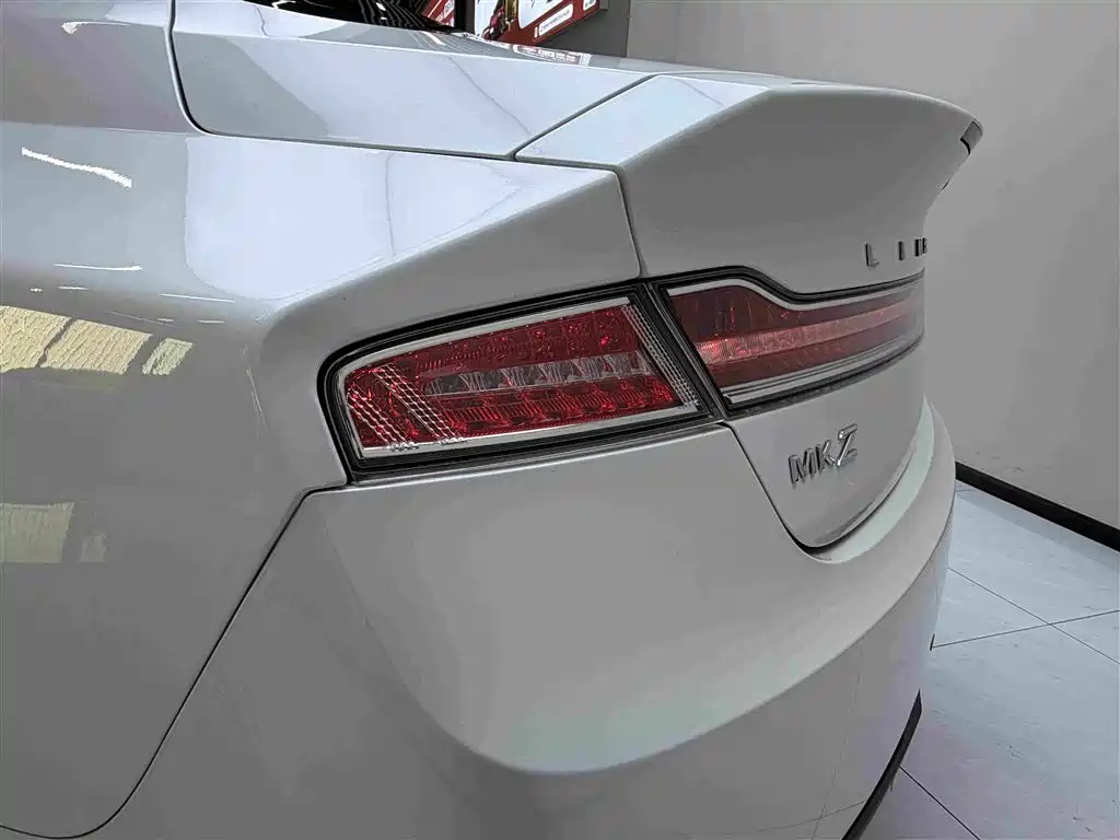 Lincoln MKZ — миниатюра 17
