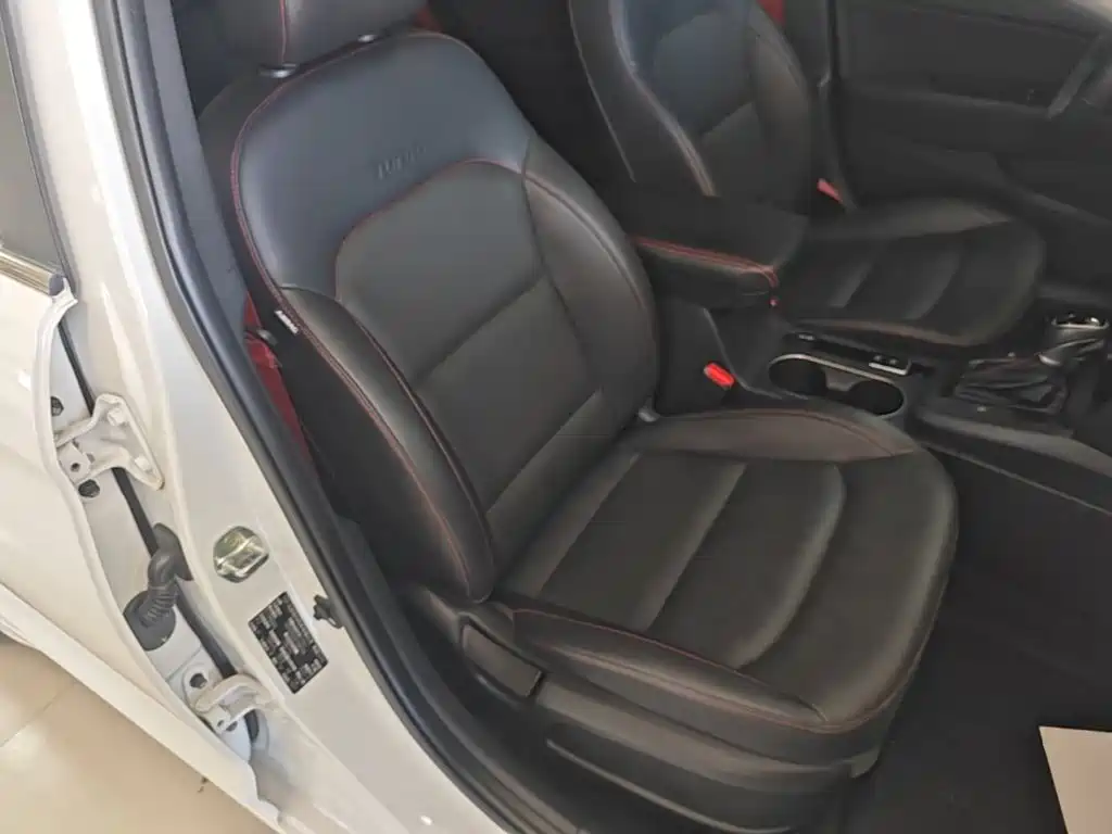 Hyundai Elantra — миниатюра 25
