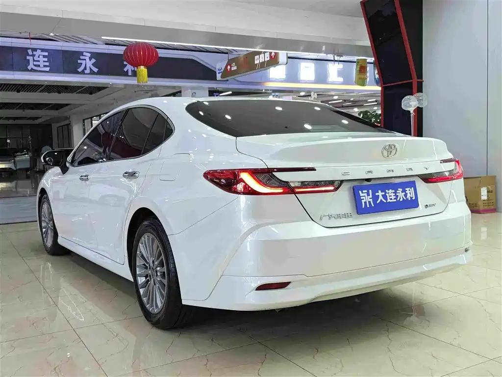 Toyota Camry — миниатюра 16