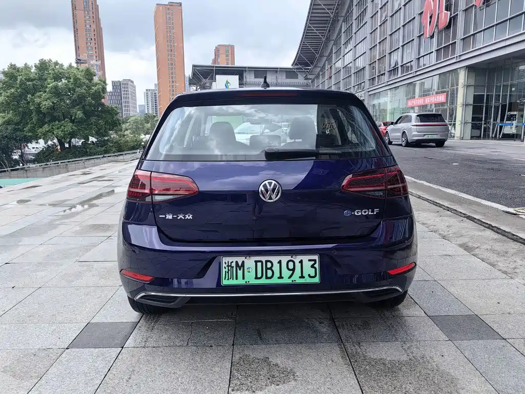 Volkswagen Golf EV — миниатюра 5