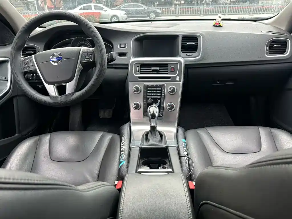 Volvo S60 — миниатюра 5