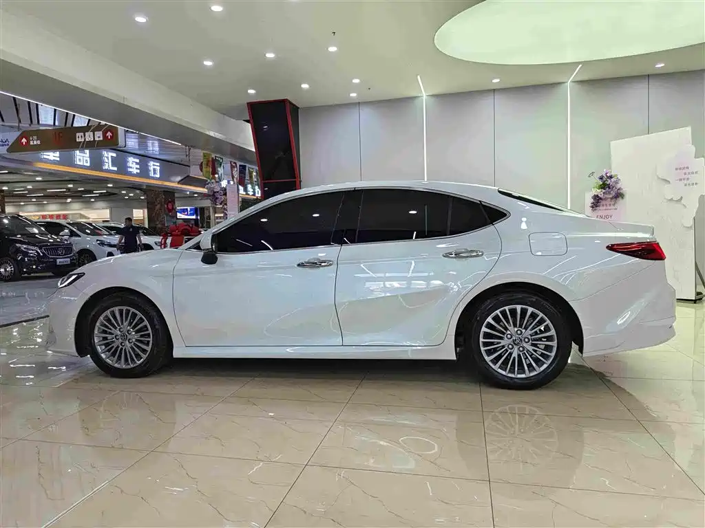 Toyota Camry — миниатюра 17