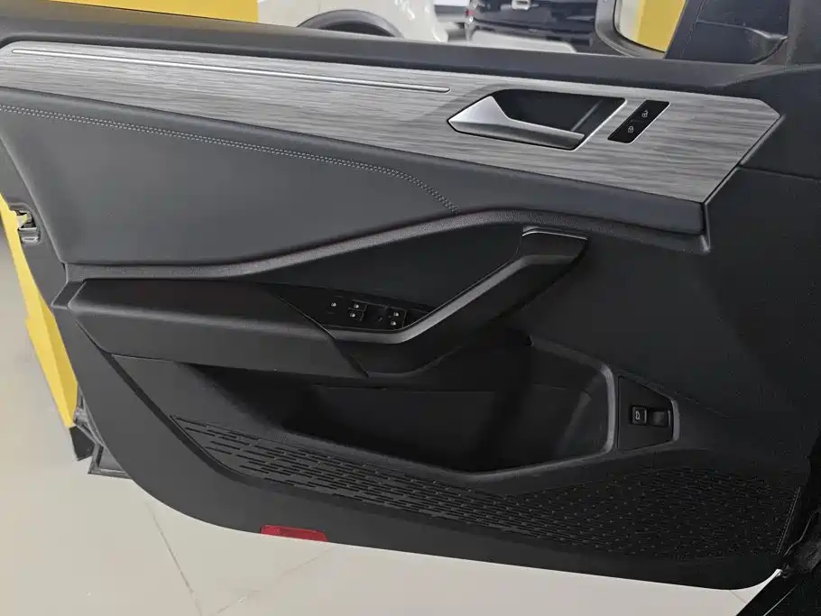 Volkswagen Sagitar — миниатюра 7