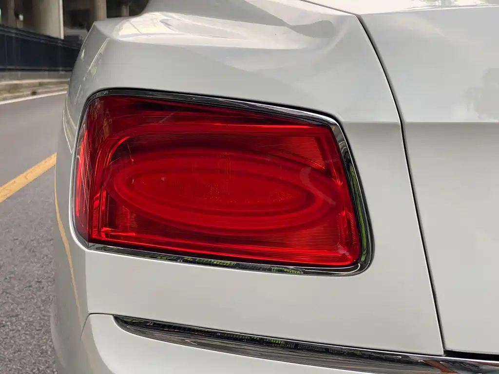 Bentley Flying Spur — миниатюра 9