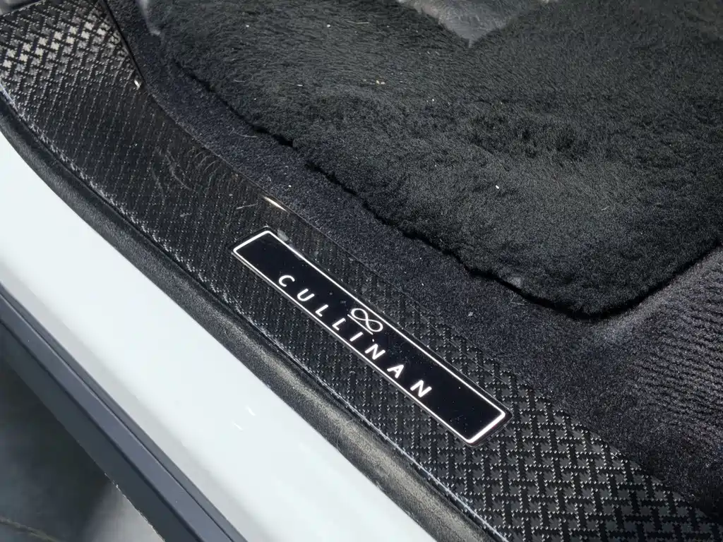 Rolls-Royce Cullinan — миниатюра 14