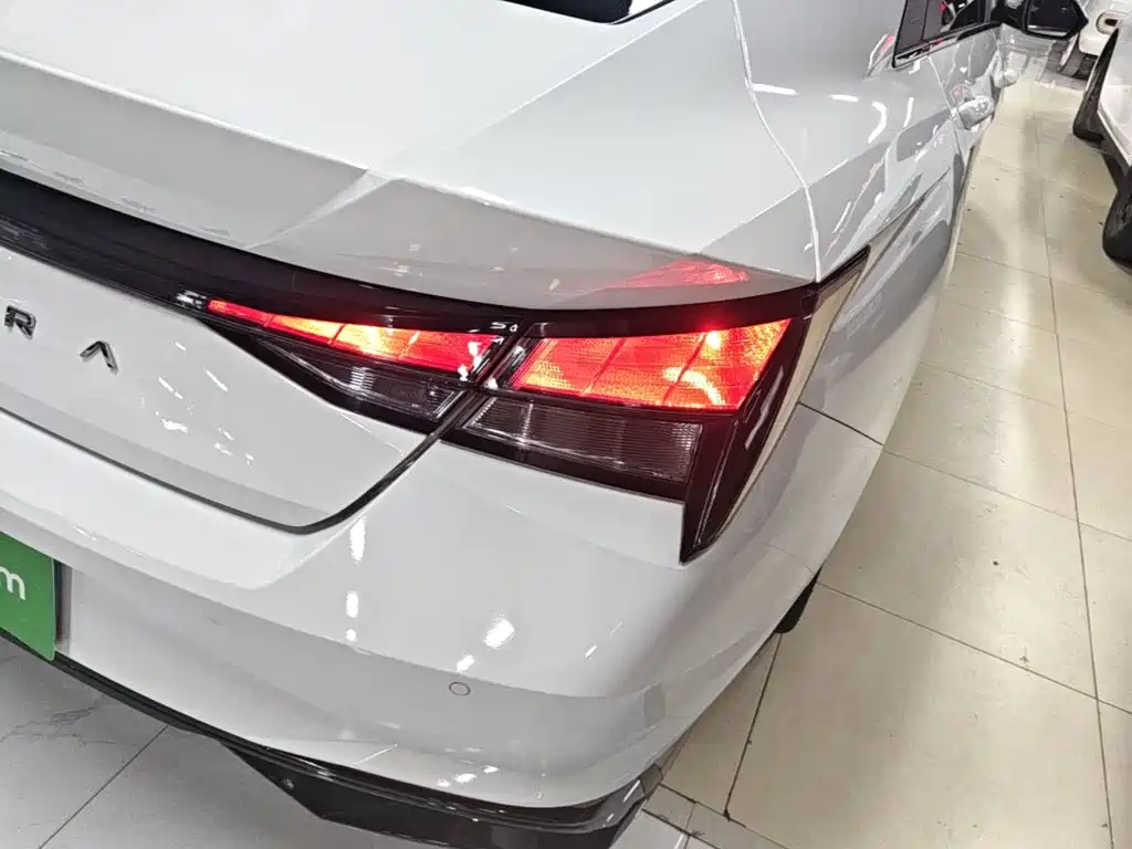 Hyundai Elantra — миниатюра 8