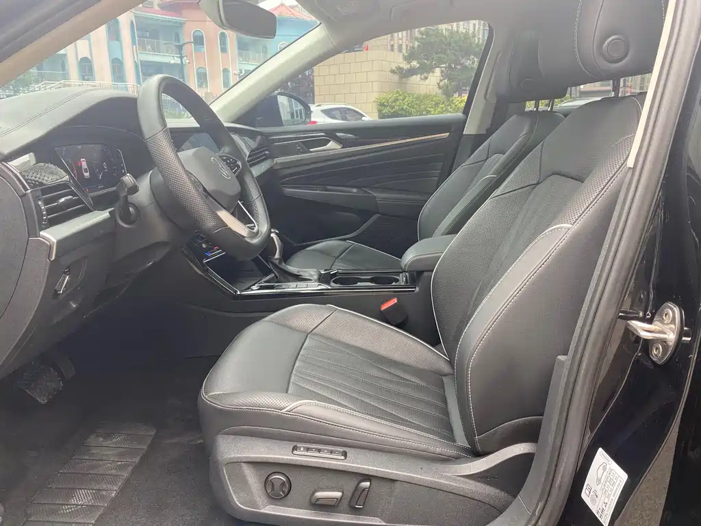 Volkswagen Passat 2022 330TSI Luxury