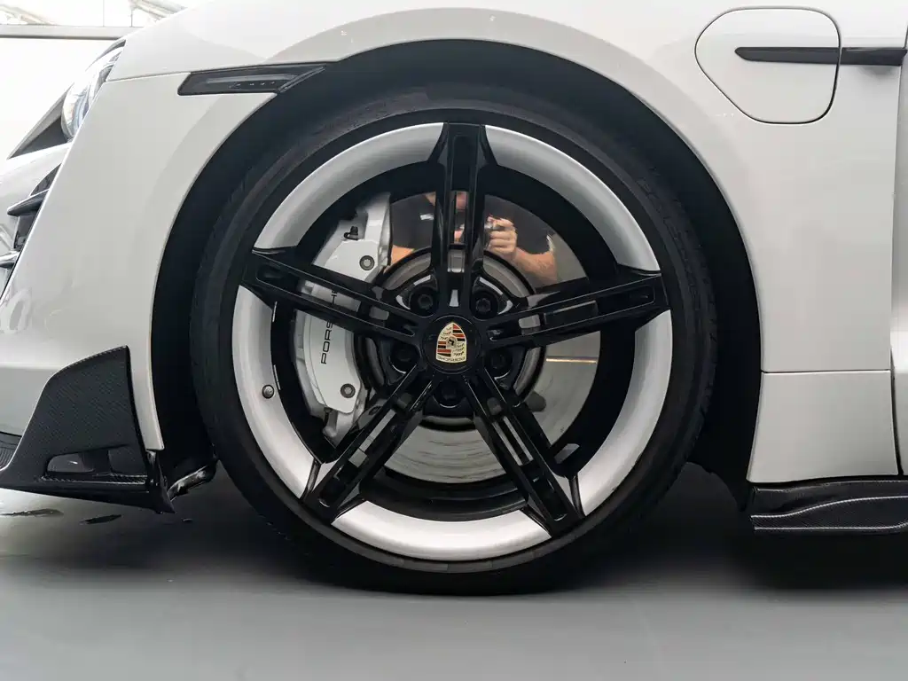 Porsche Taycan — миниатюра 6