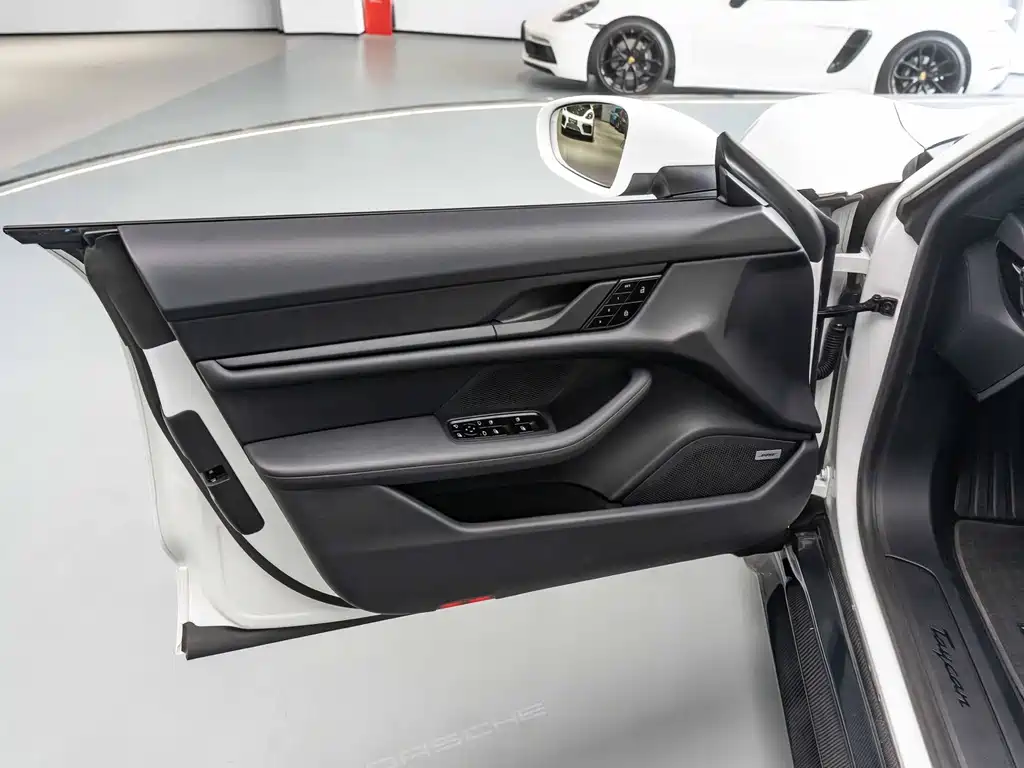 Porsche Taycan — миниатюра 14