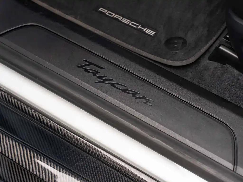 Porsche Taycan — миниатюра 16