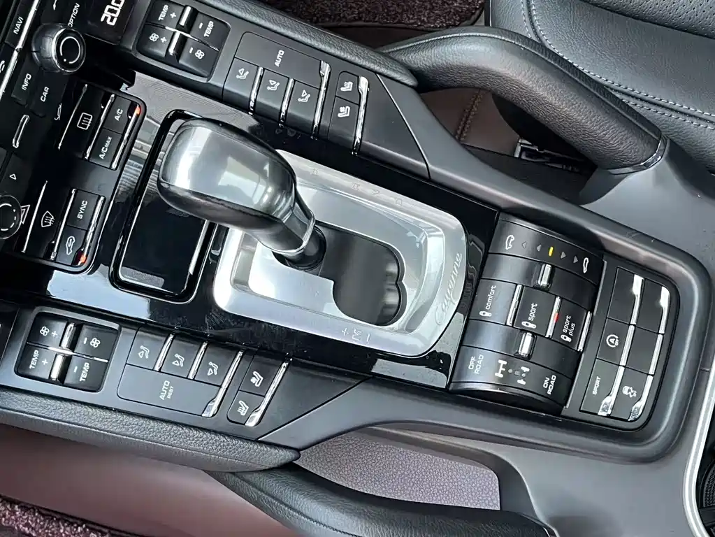Porsche Cayenne — миниатюра 16