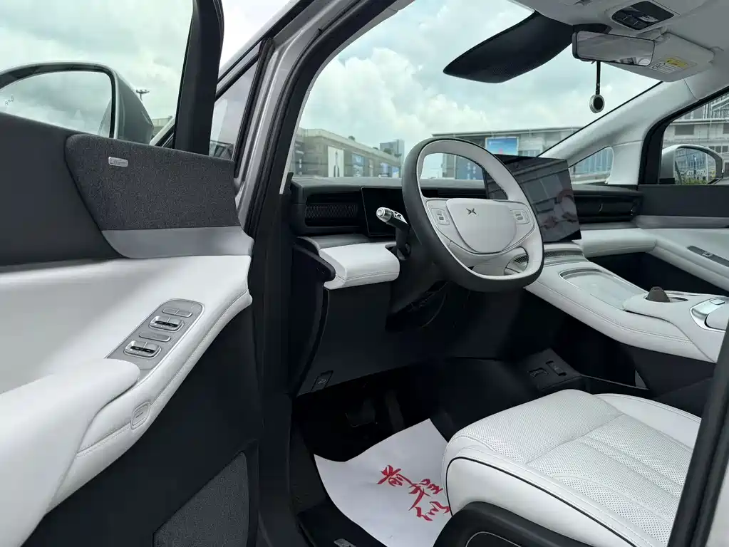 XPeng X9 — миниатюра 8