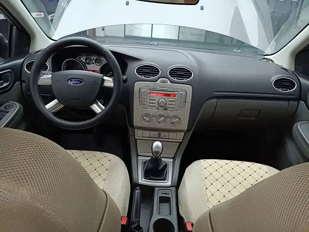 Ford Focus 2013 1.8L MT