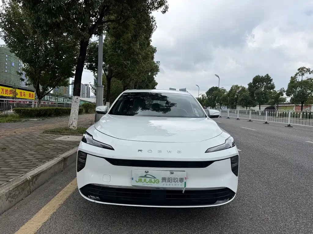 Roewe Young Wai D6