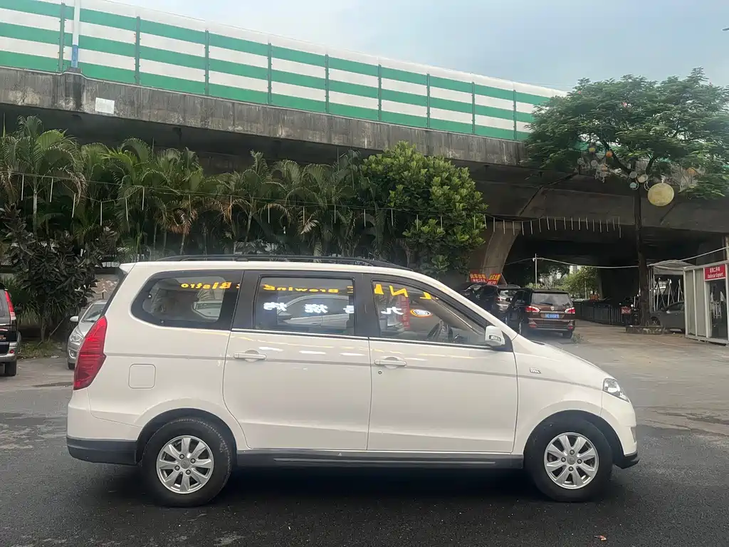 Wuling Hongguang — миниатюра 4