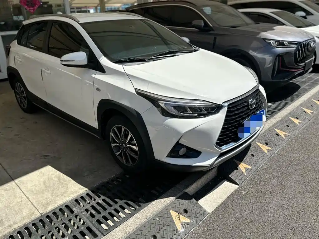 Toyota Yaris L — миниатюра 3