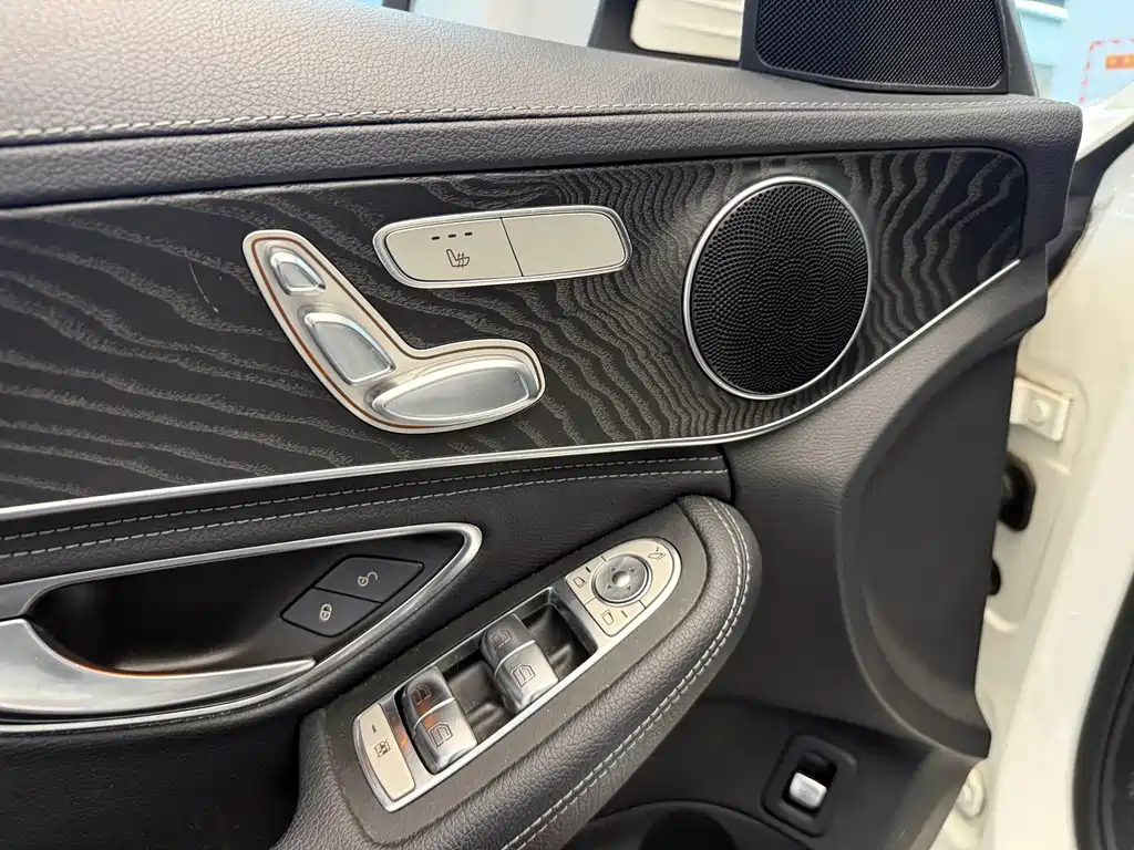 Mercedes-Benz C-Class — миниатюра 12