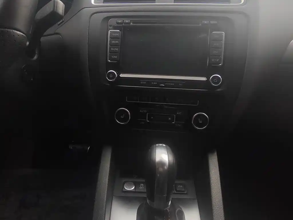 Volkswagen Sagitar 2013 2.0TSI GLI