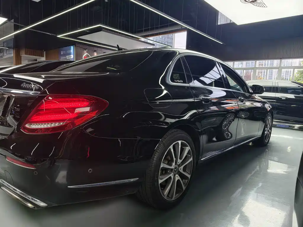 Mercedes-Benz E-Class — миниатюра 9