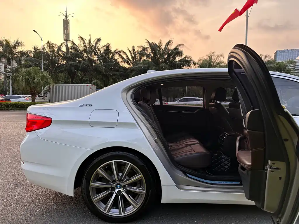 BMW 5 Series New Energy — миниатюра 23