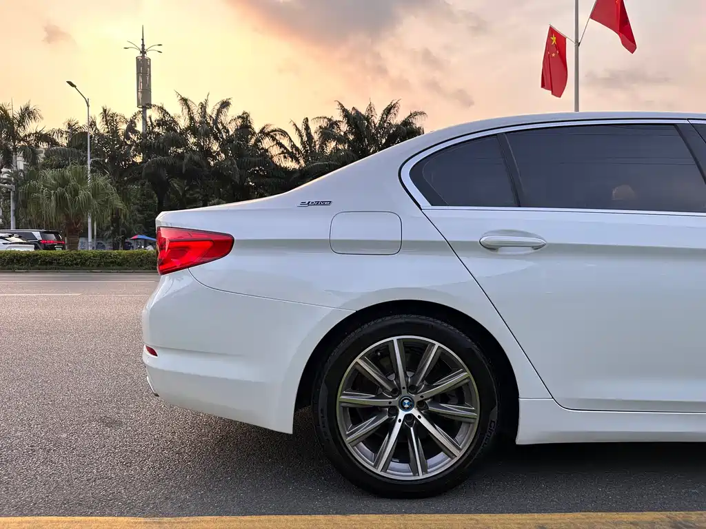BMW 5 Series New Energy — миниатюра 29